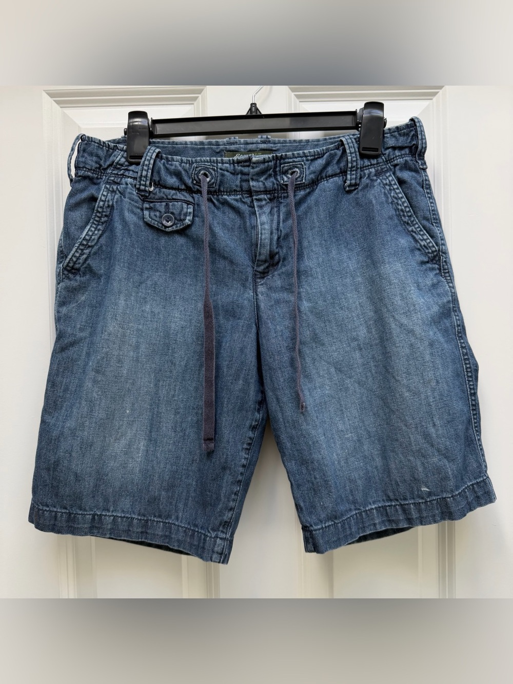 Eddie Bauer denim chambray Bermuda knee length shorts blue 10
